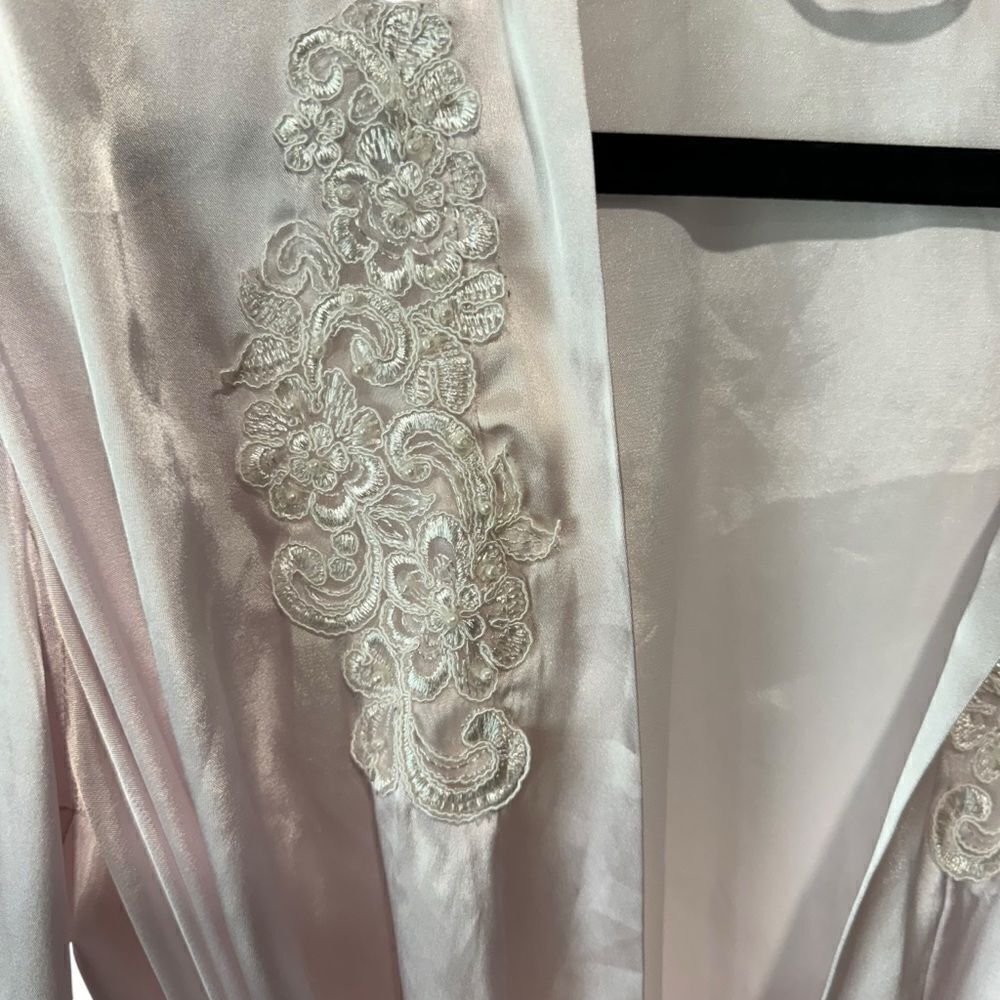 Linea Donatella Vintage Old Hollywood Pearl Lace Satin Long Robe - Picture 6 of 11
